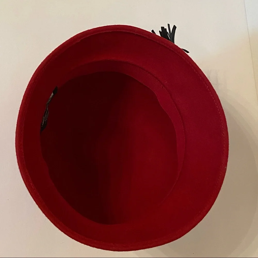 ALESSANDRA BACCI SCARPELLINI FIRENZE ITALY HAT RED BLACK LEATHER FRINGE TIE